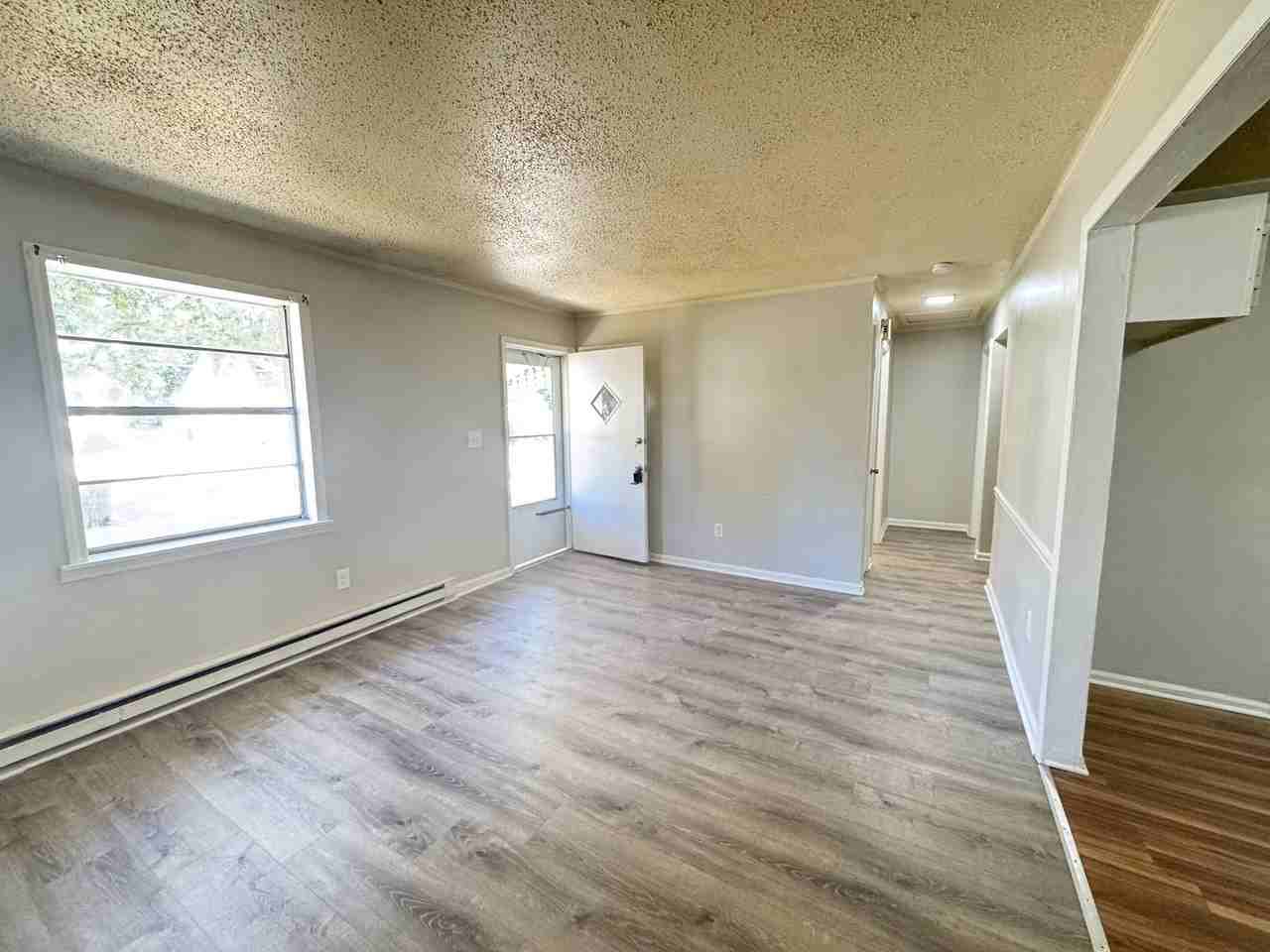 1112 Caldwell St - Photo 4 of 17
