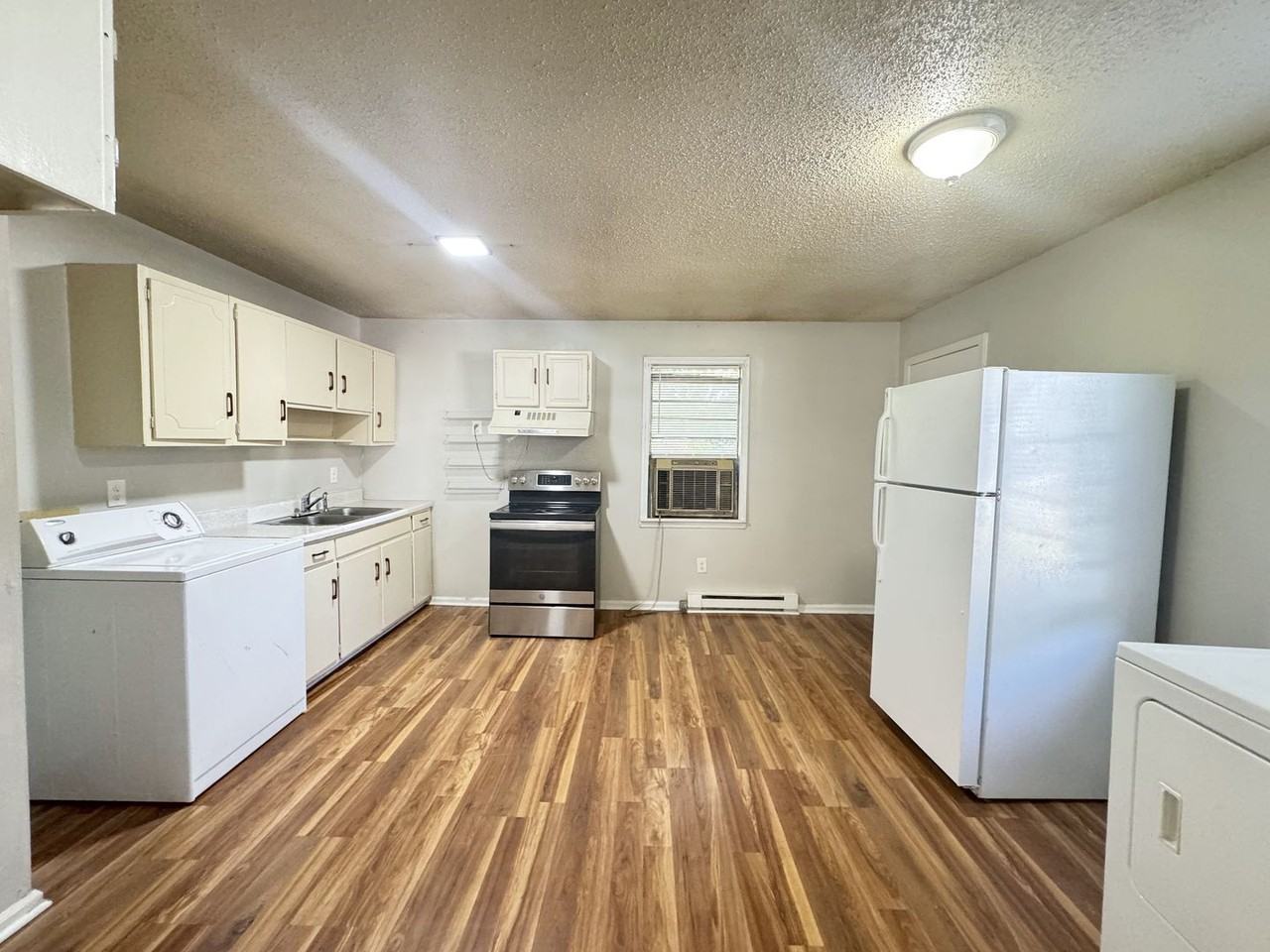1112 Caldwell St - Photo 5 of 17