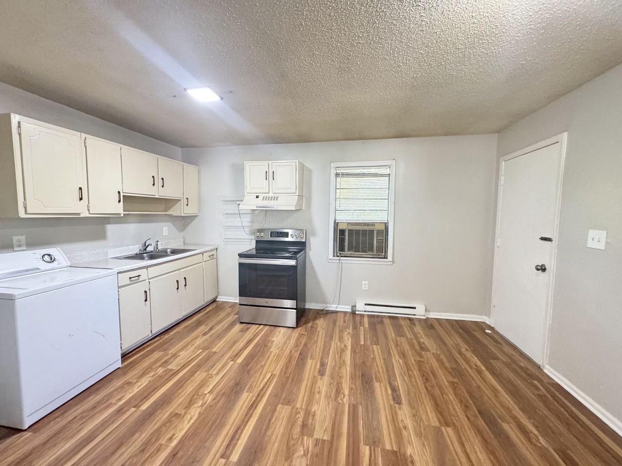 1112 Caldwell St - Photo 6 of 17