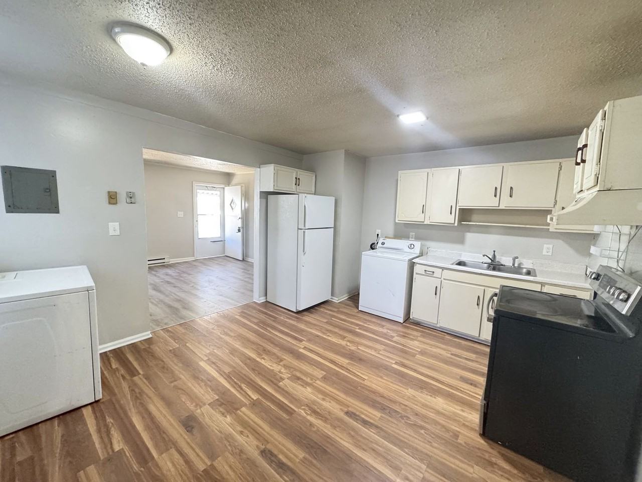 1112 Caldwell St - Photo 7 of 17
