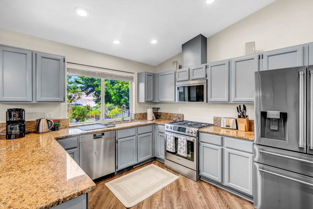 3475 University Green Dr - Photo 4 of 50