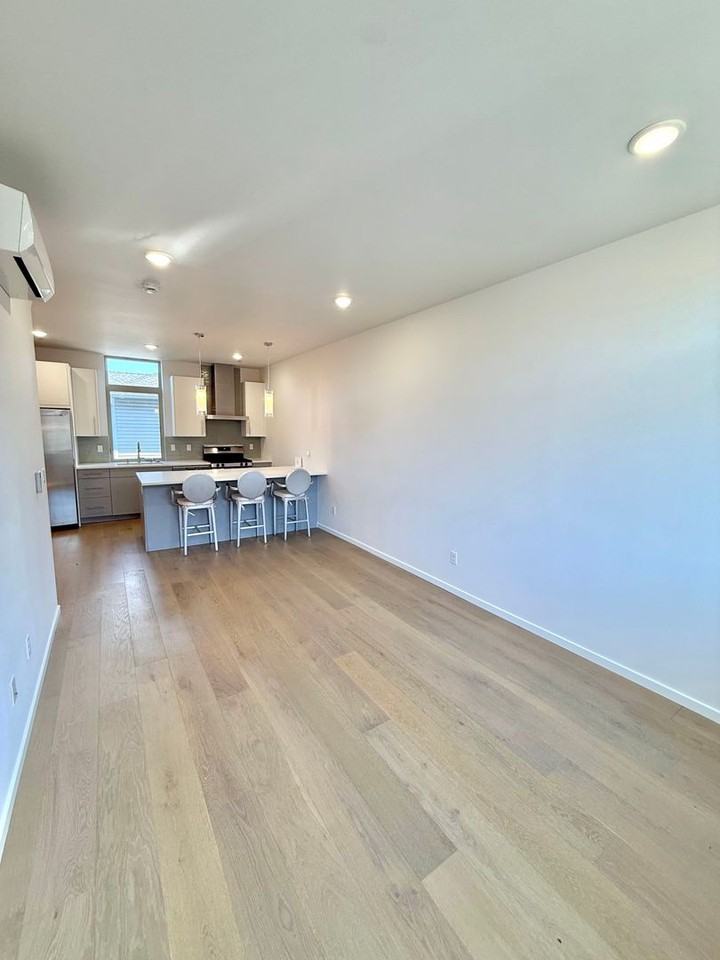 9434 Linden Ave N - Photo 3 of 34