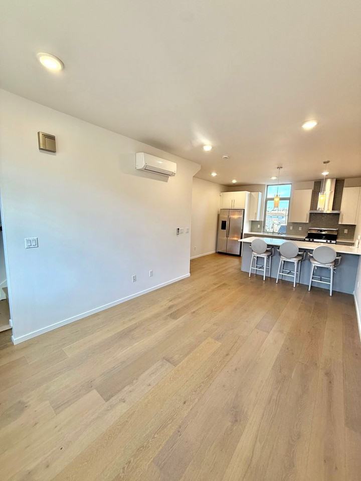 9434 Linden Ave N - Photo 4 of 34