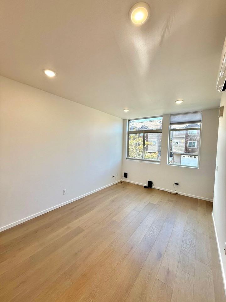 9434 Linden Ave N - Photo 6 of 34