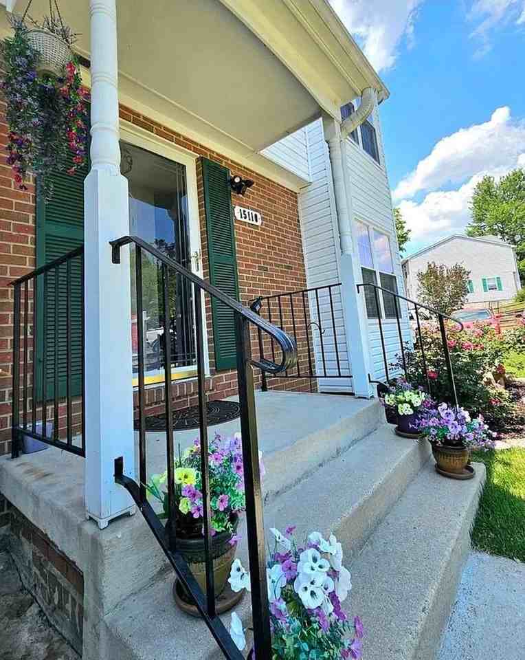 15110 Catalpa Ct - Photo 2 of 31