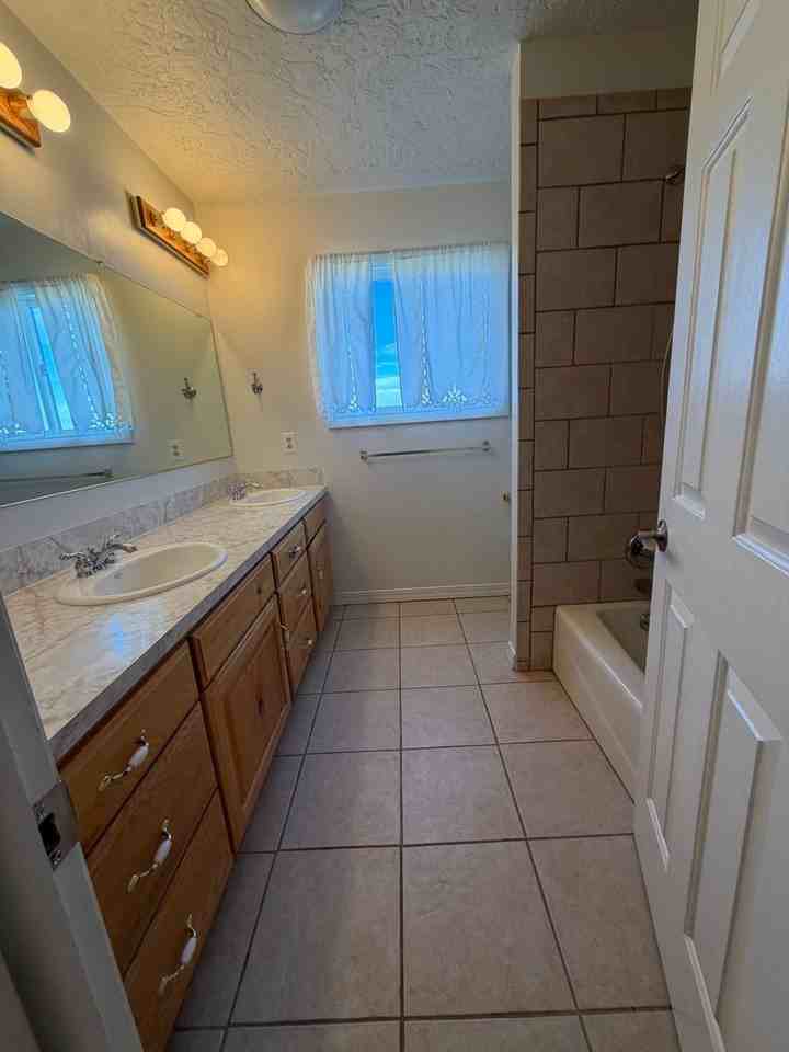 4346 W 5250 S - Photo 5 of 38