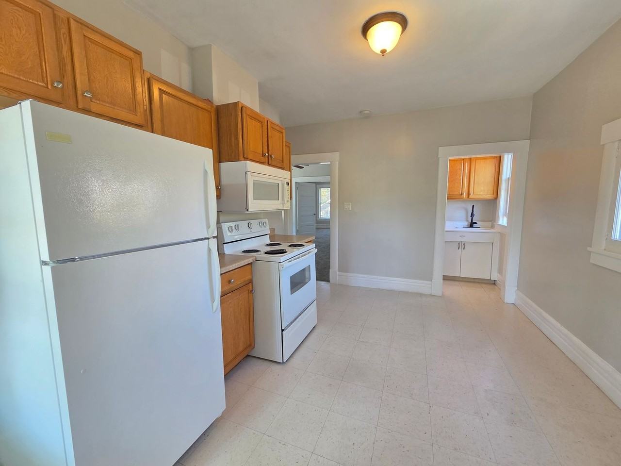 544 W 6th St - Photo 4 of 19