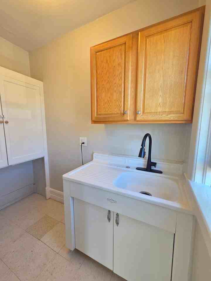544 W 6th St - Photo 6 of 19