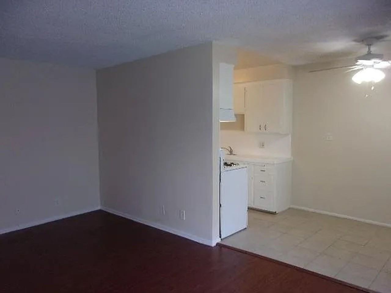 13819 Sherman Way - Photo 4 of 11