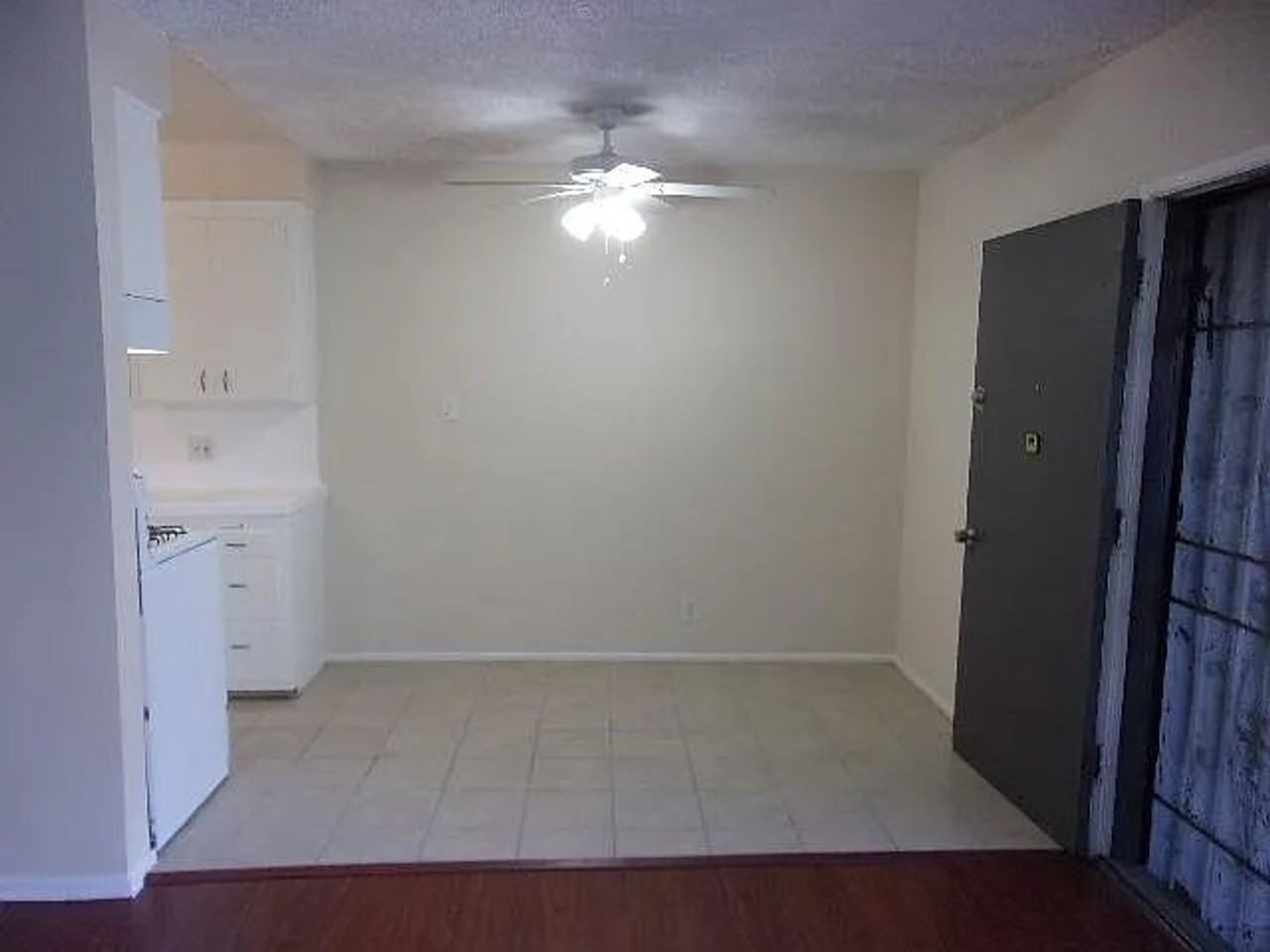 13819 Sherman Way - Photo 6 of 11