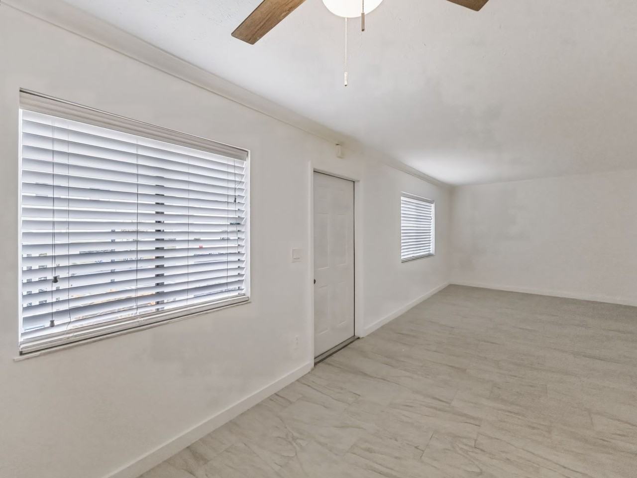 4625 Bayshore Dr - Photo 3 of 30