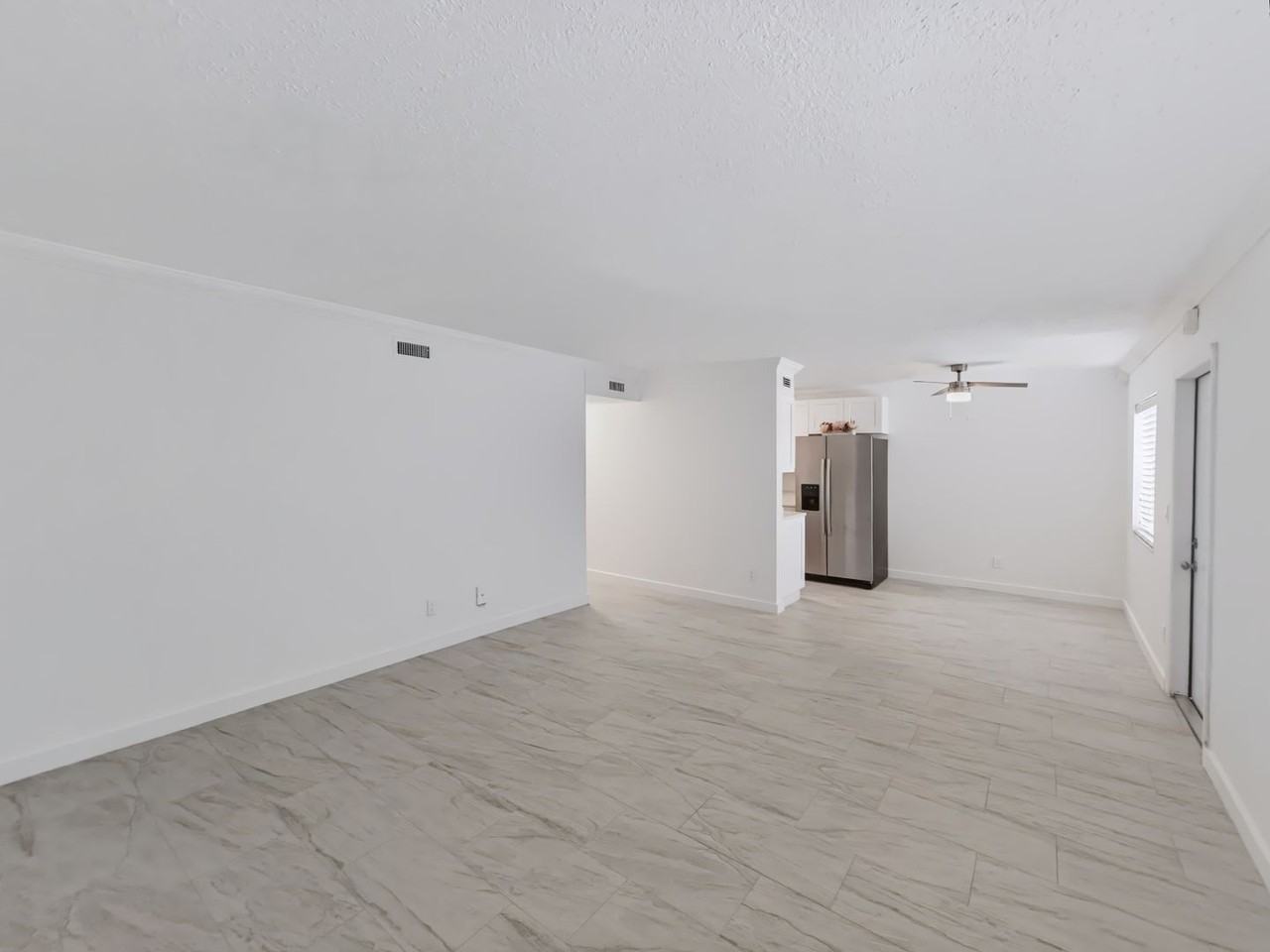 4625 Bayshore Dr - Photo 5 of 30