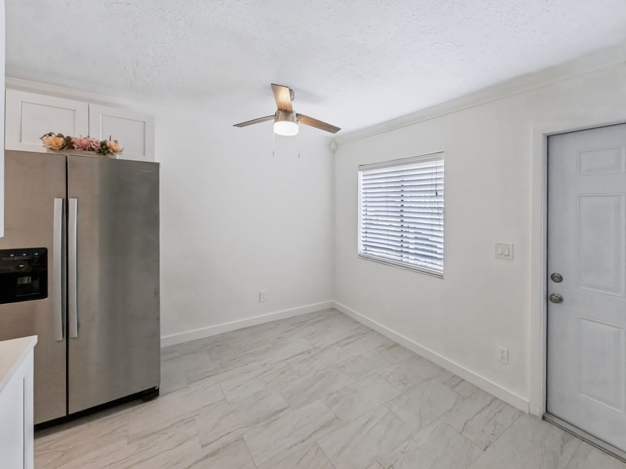 4625 Bayshore Dr - Photo 7 of 30