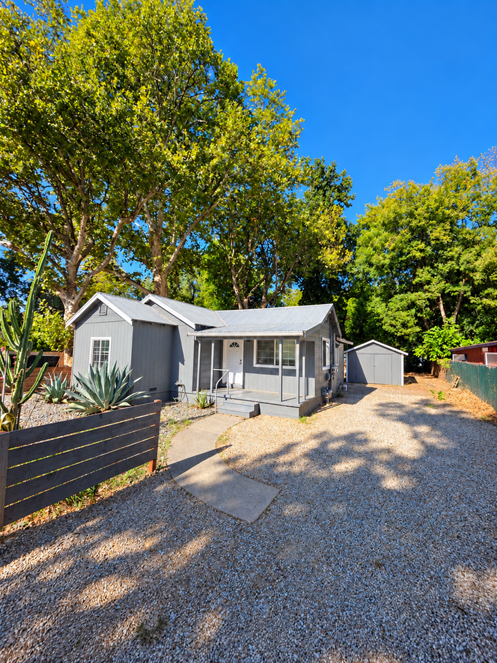 2574 Freebridge St - Photo 2 of 11