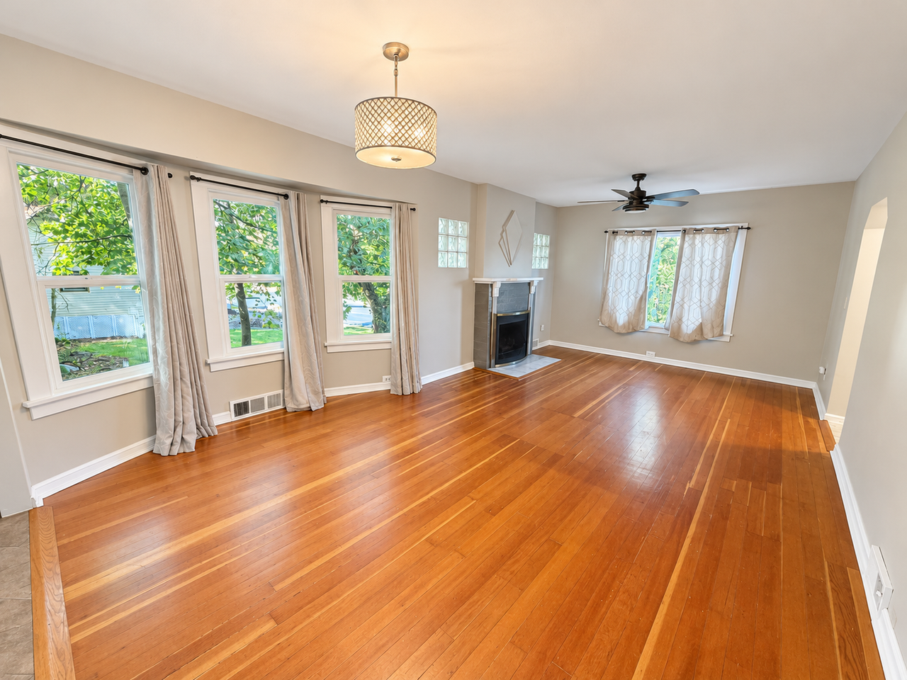 318 E 29th Ave - Photo 3 of 15