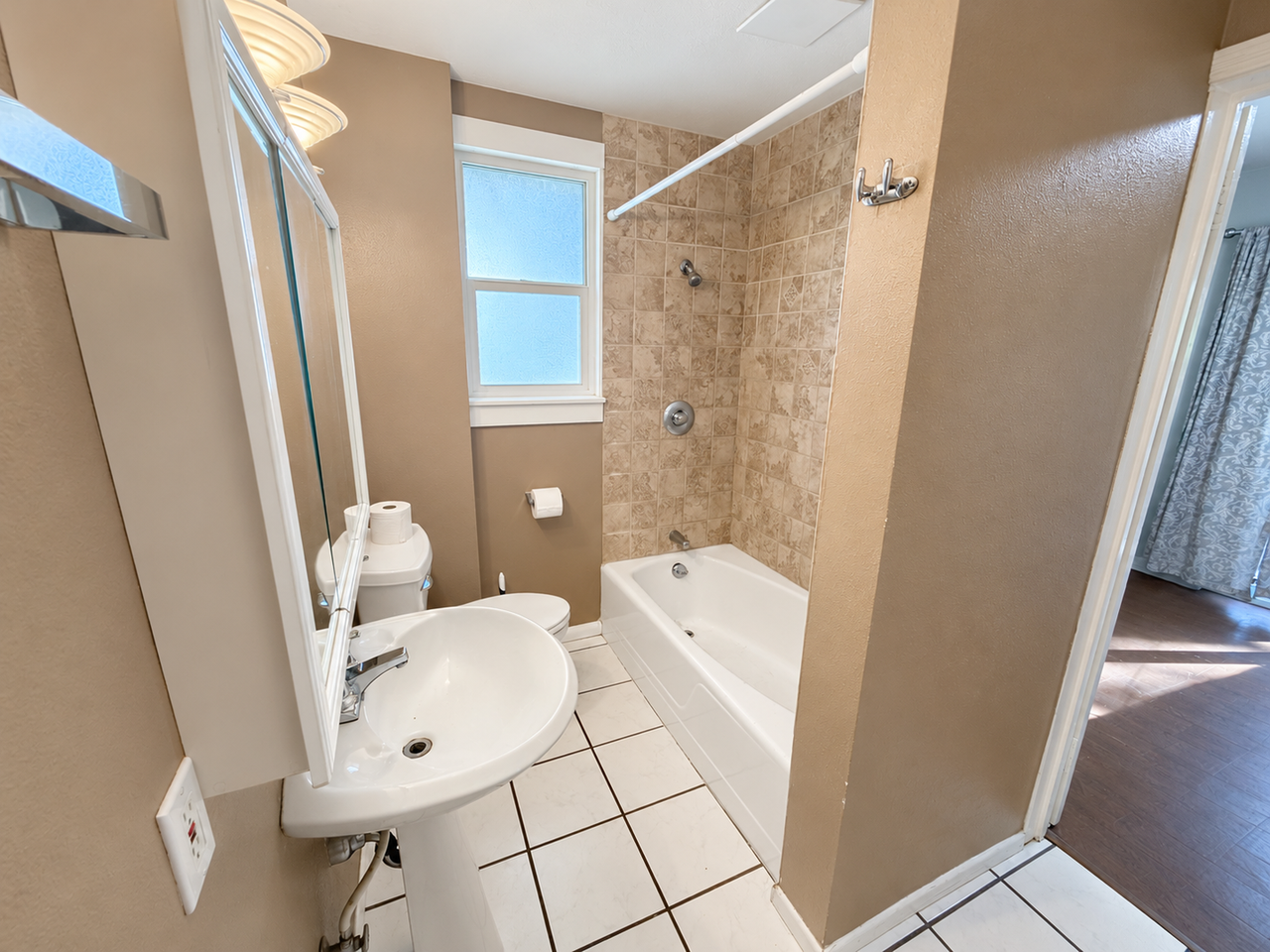318 E 29th Ave - Photo 7 of 15