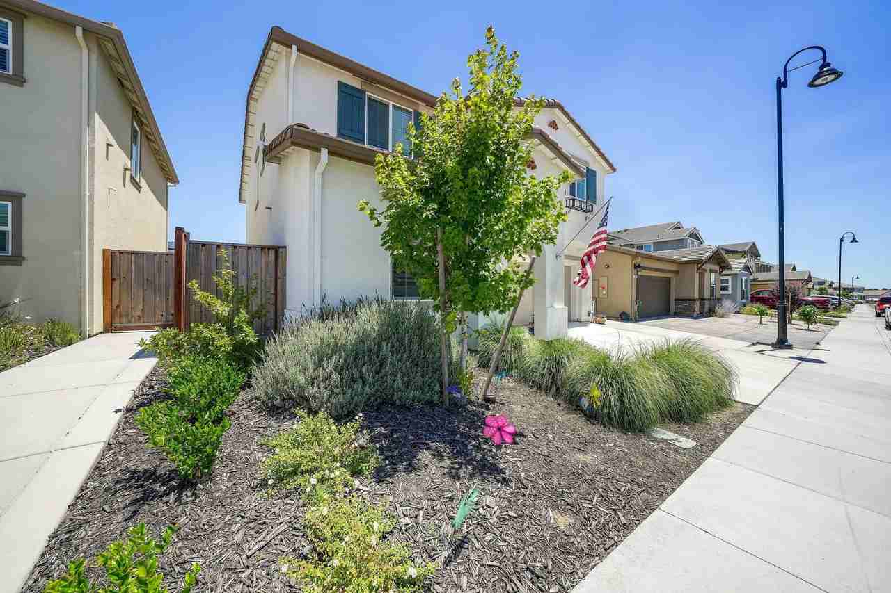 3216 Center Dr - Photo 3 of 44