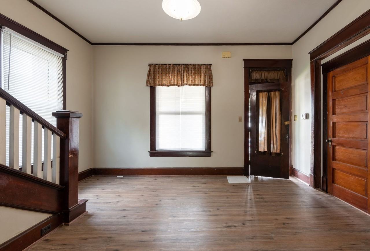 737 S Market Ave - Photo 2 of 13
