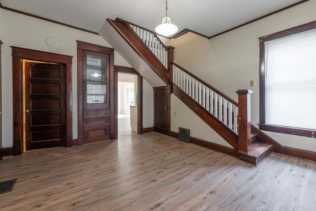 737 S Market Ave - Photo 3 of 13