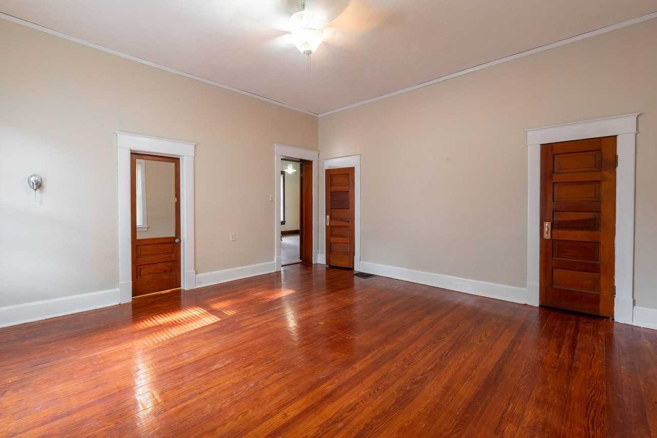 737 S Market Ave - Photo 7 of 13