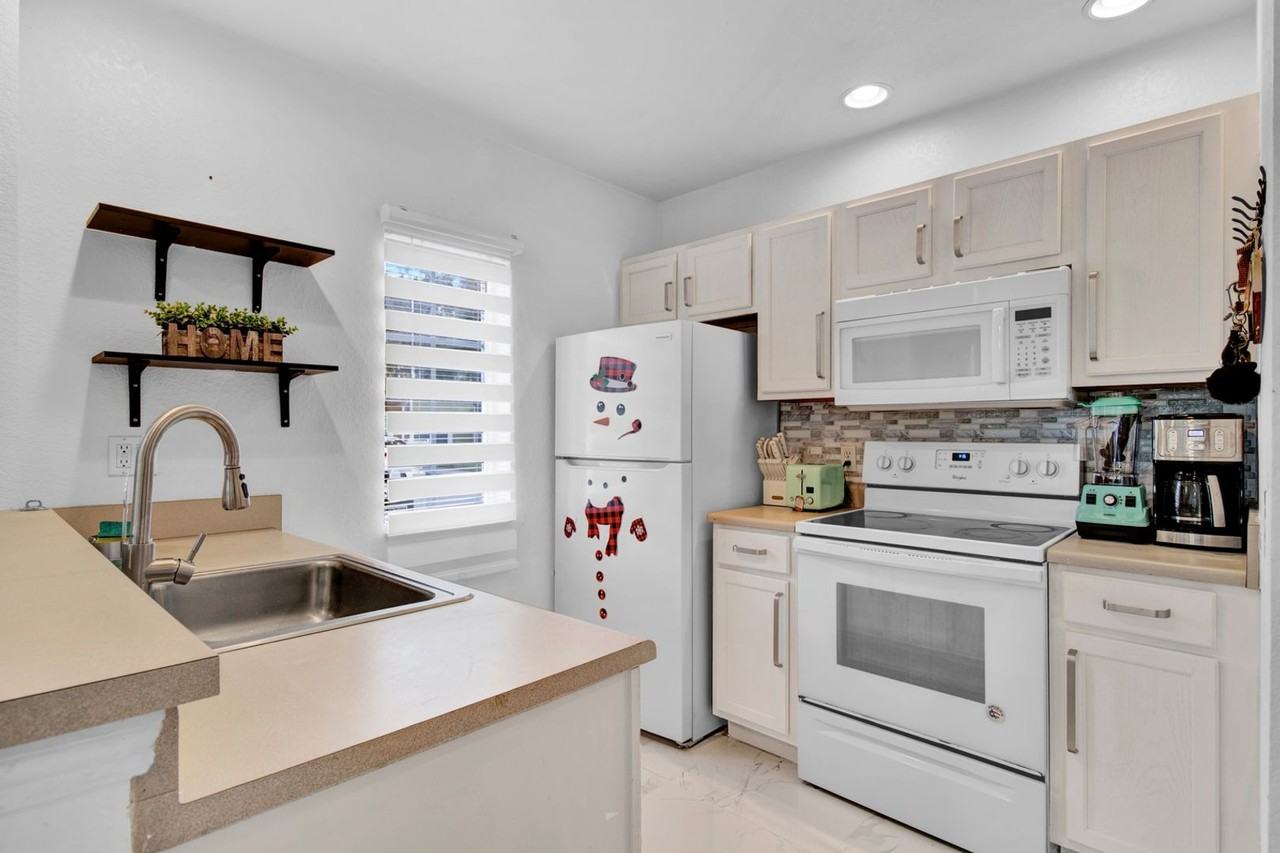 2290 San Vital Dr - Photo 5 of 41
