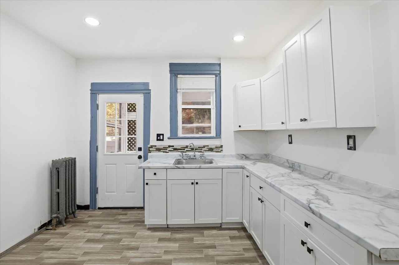 940 Monroe Ave - Photo 3 of 38
