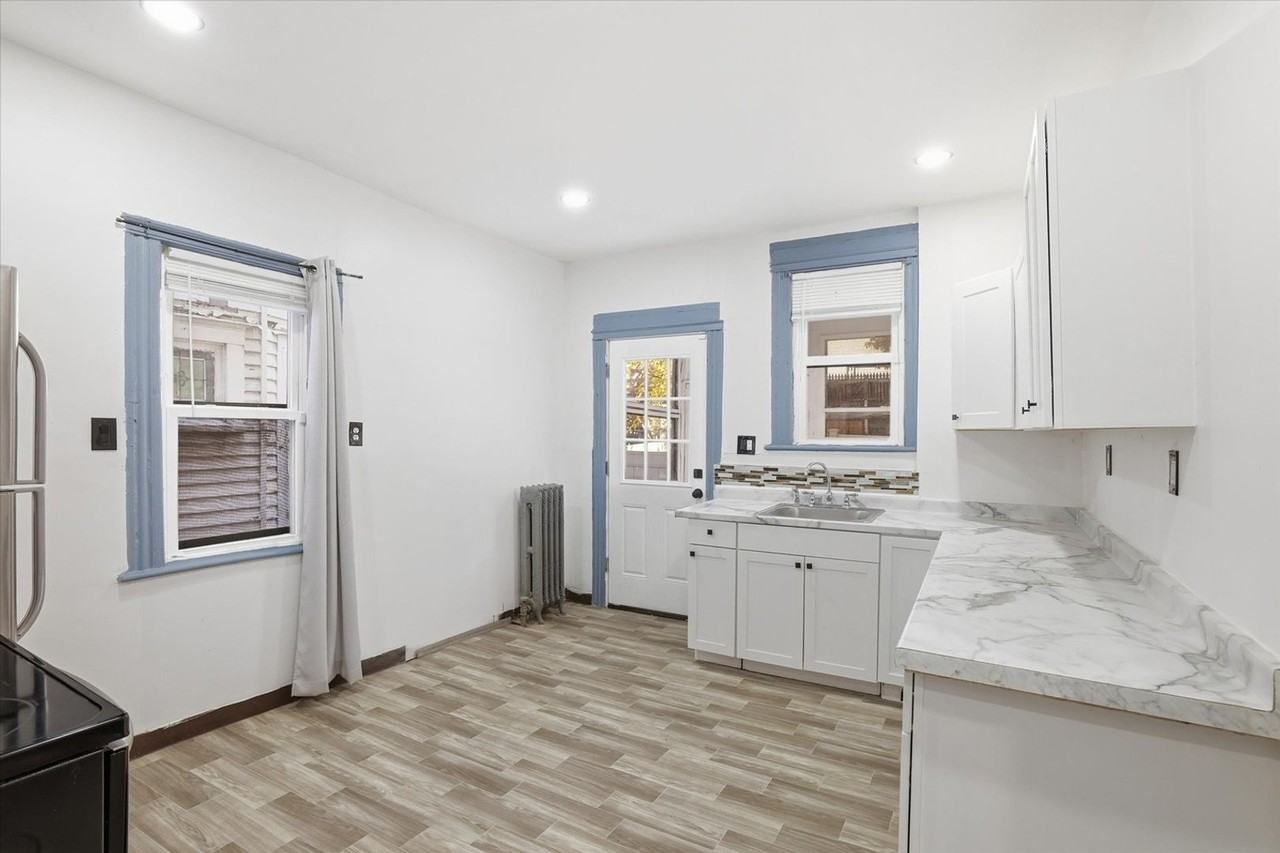 940 Monroe Ave - Photo 4 of 38