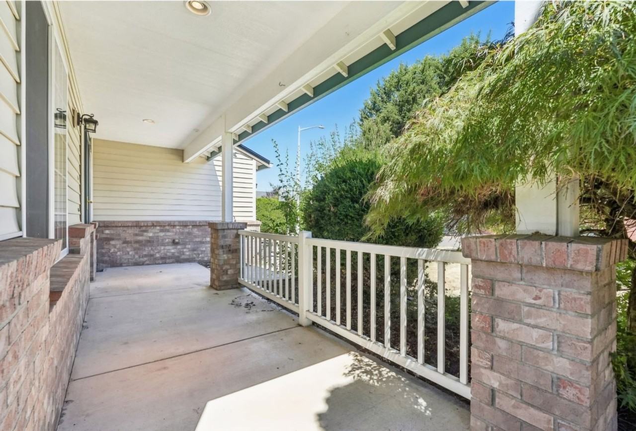 1612 Se 187th Pl - Photo 2 of 21