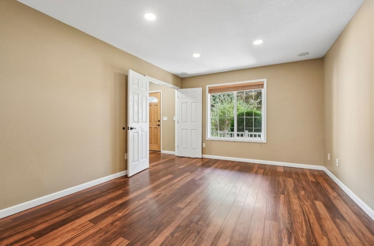 1612 Se 187th Pl - Photo 3 of 21