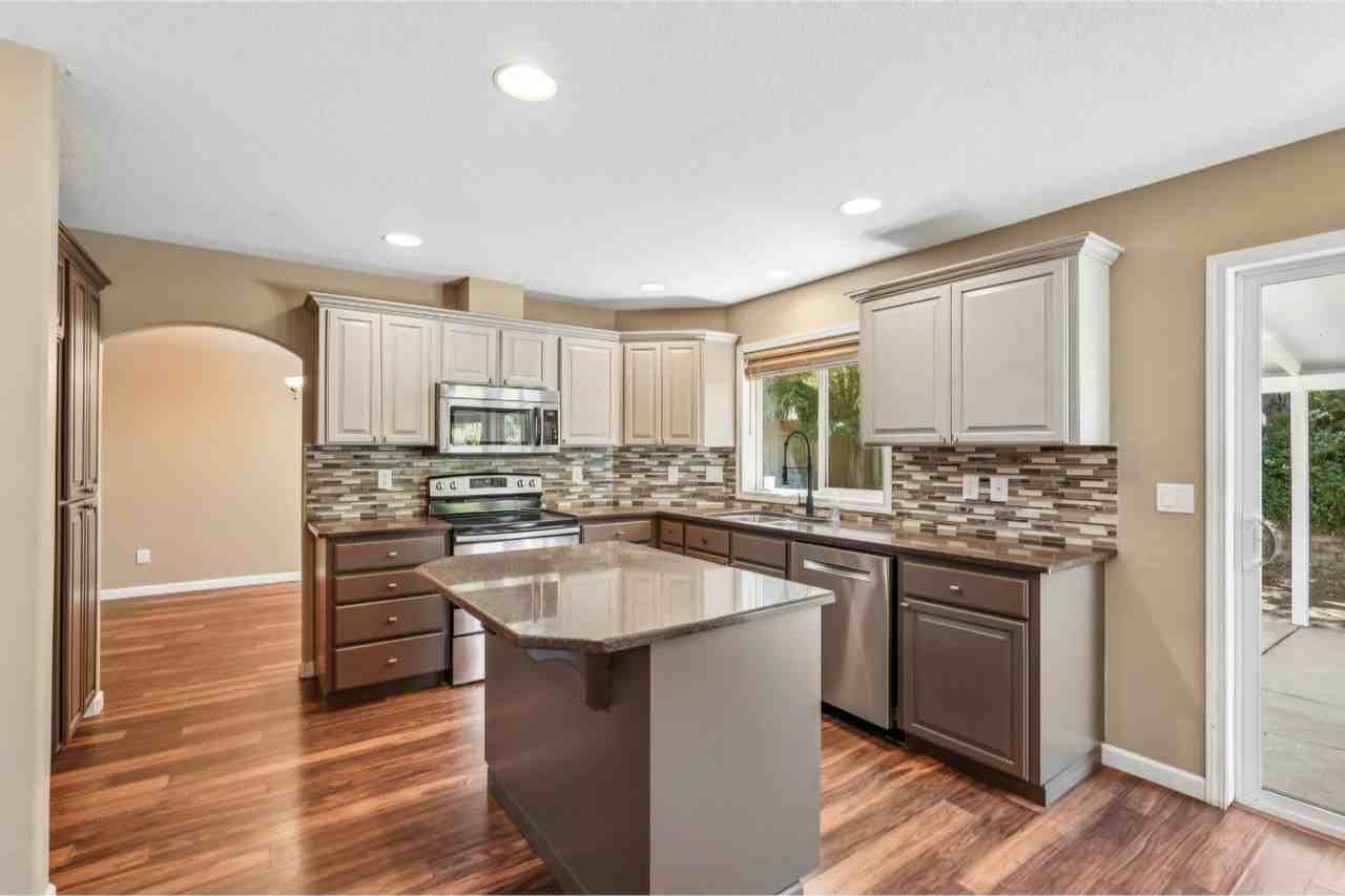 1612 Se 187th Pl - Photo 6 of 21