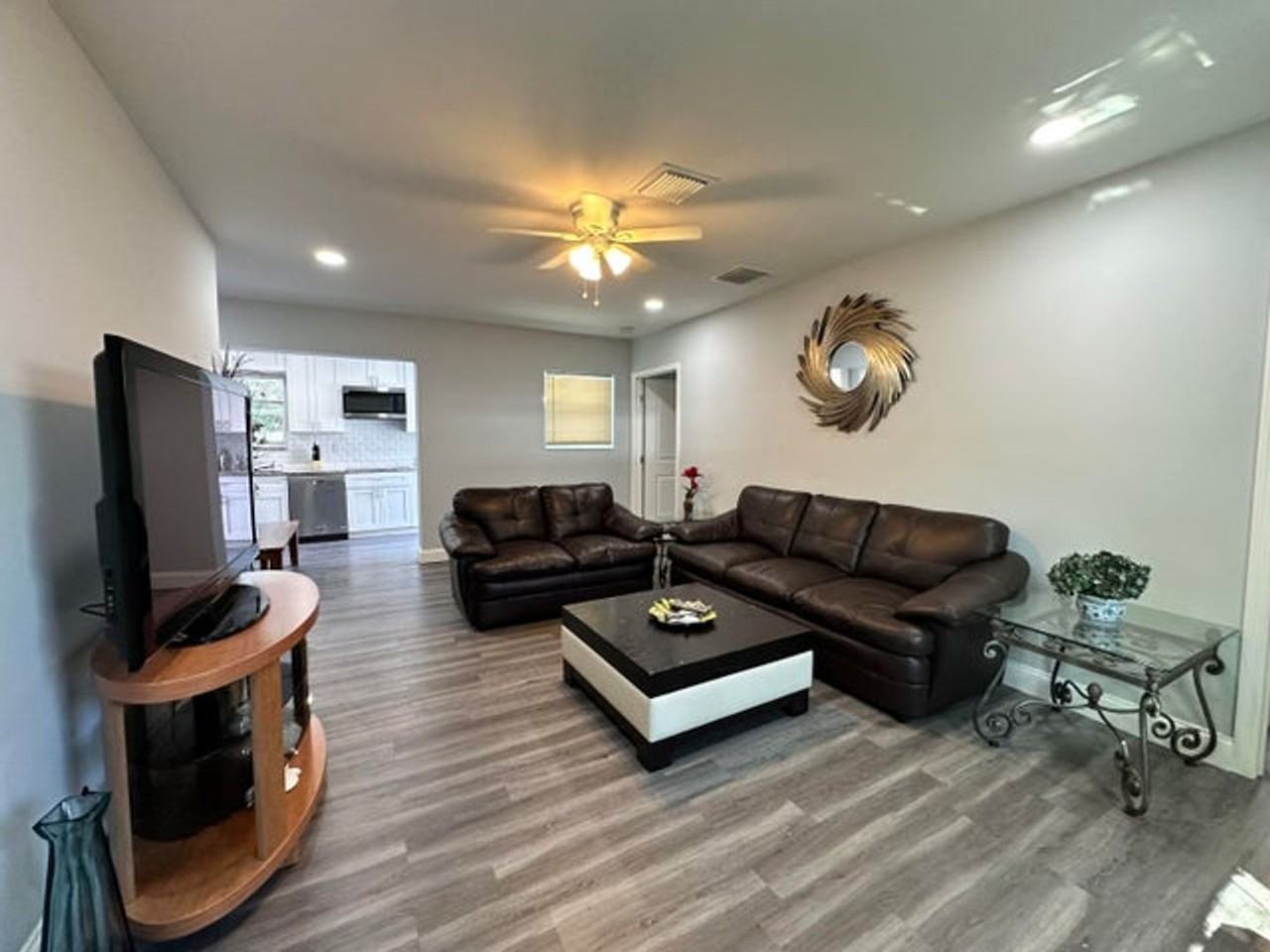 520 Hampton Rd - Photo 4 of 14