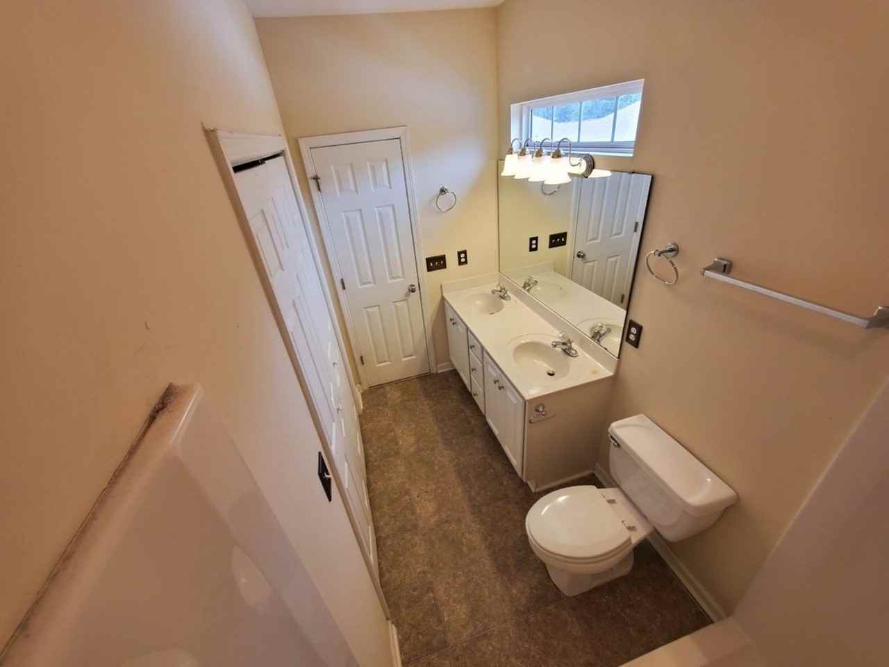 1728 Oakdale Terrace Blvd - Photo 2 of 14