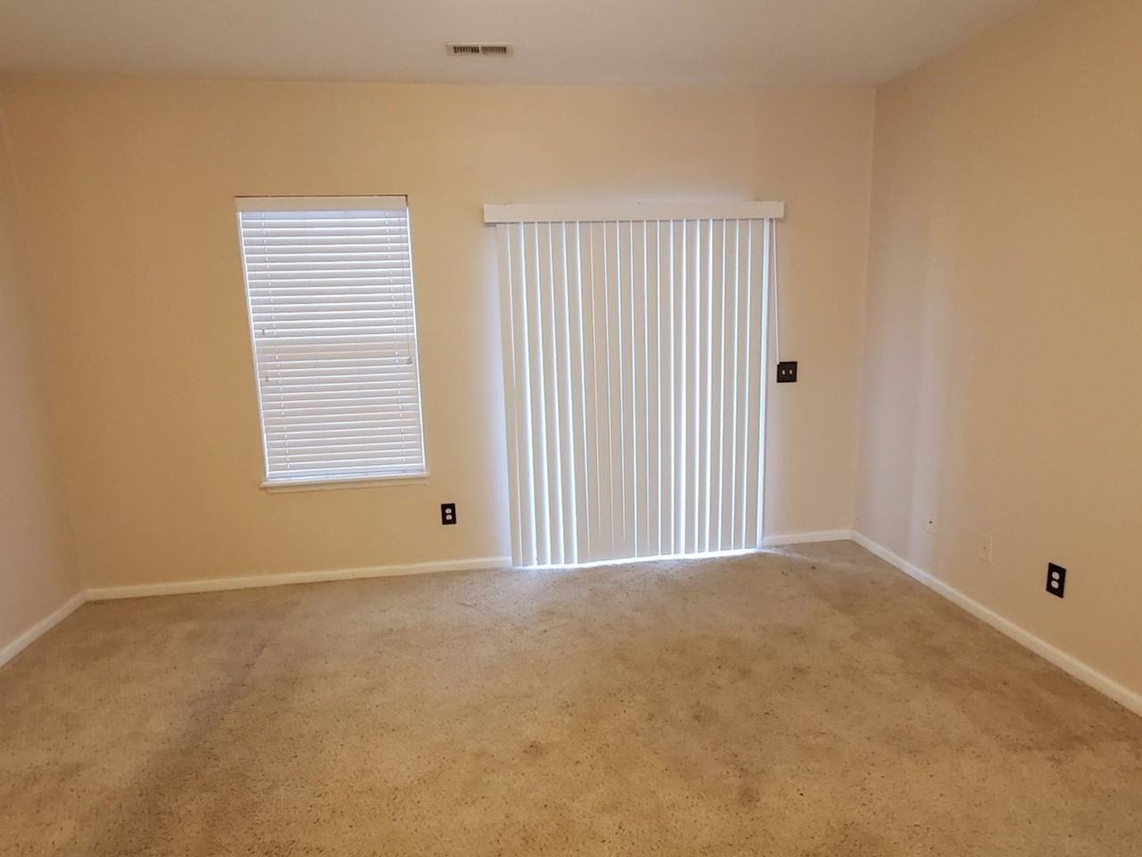 1728 Oakdale Terrace Blvd - Photo 7 of 14