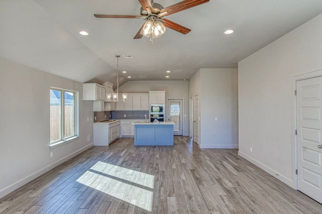9340 Nw 143rd St - Photo 6 of 32