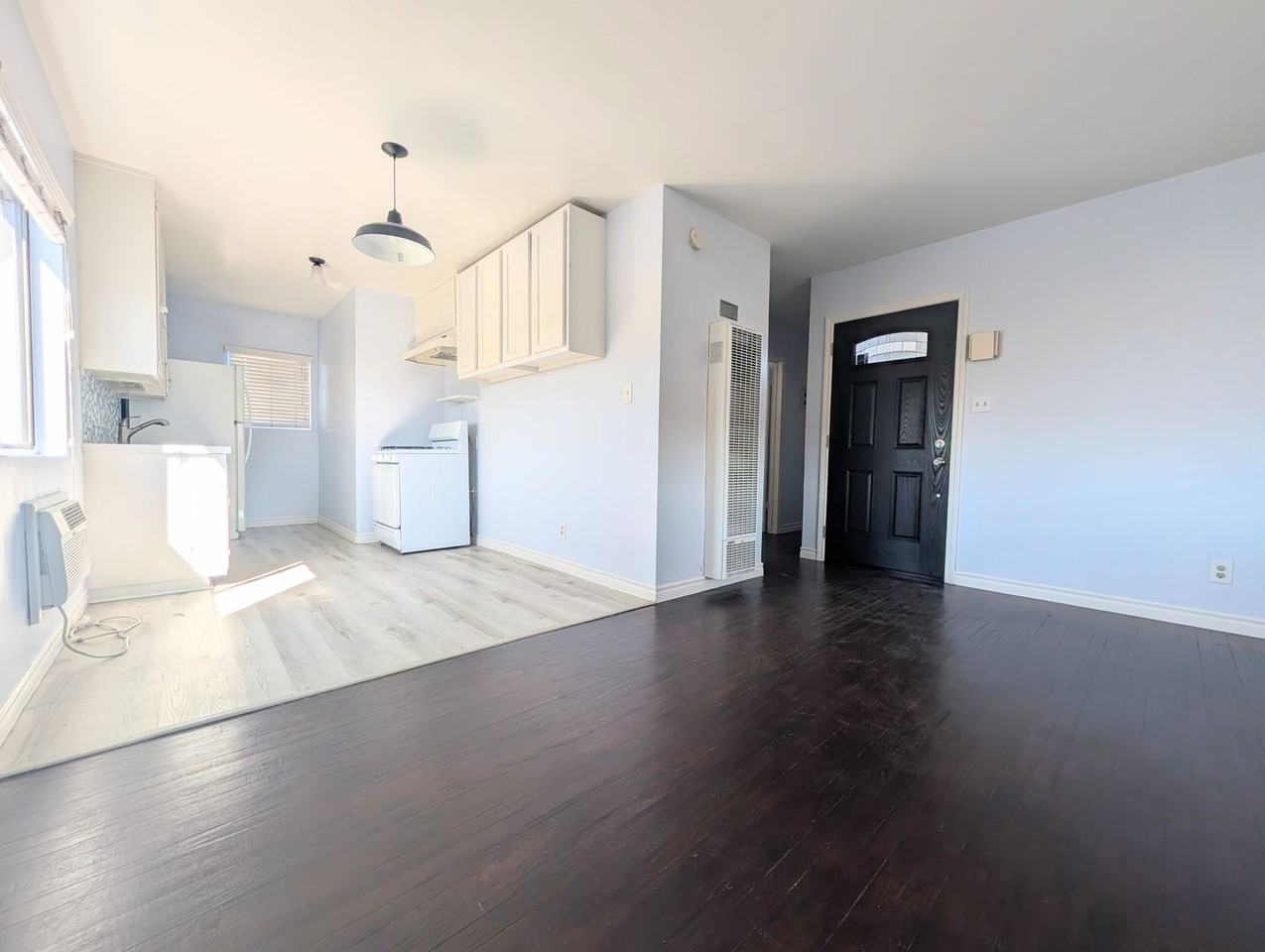 123 N Spruce St - Photo 2 of 8