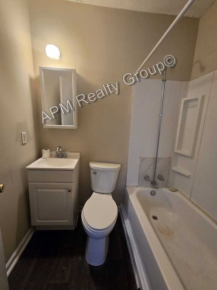 1421 1/2 Cherokee St - Photo 3 of 10