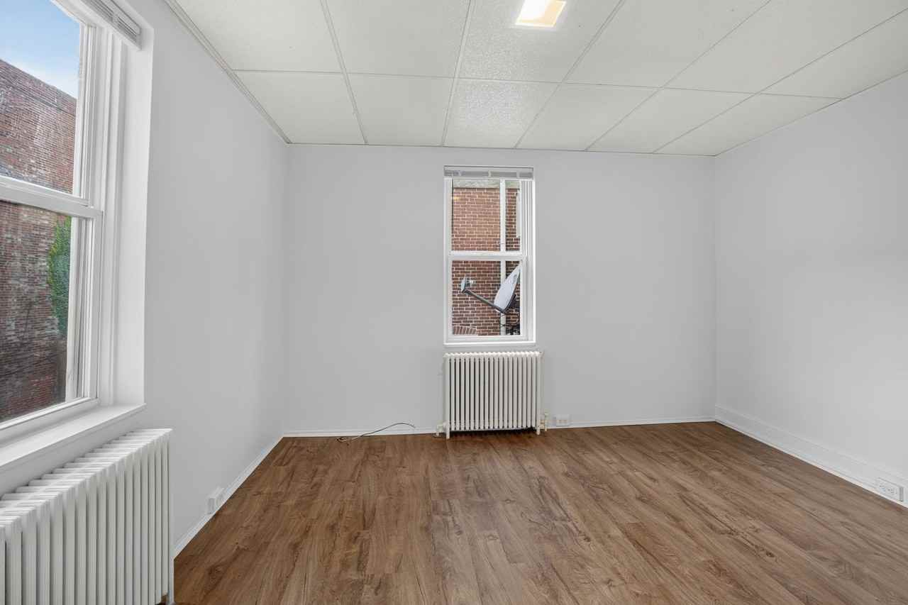 1020 W 8th St - Photo 5 of 15