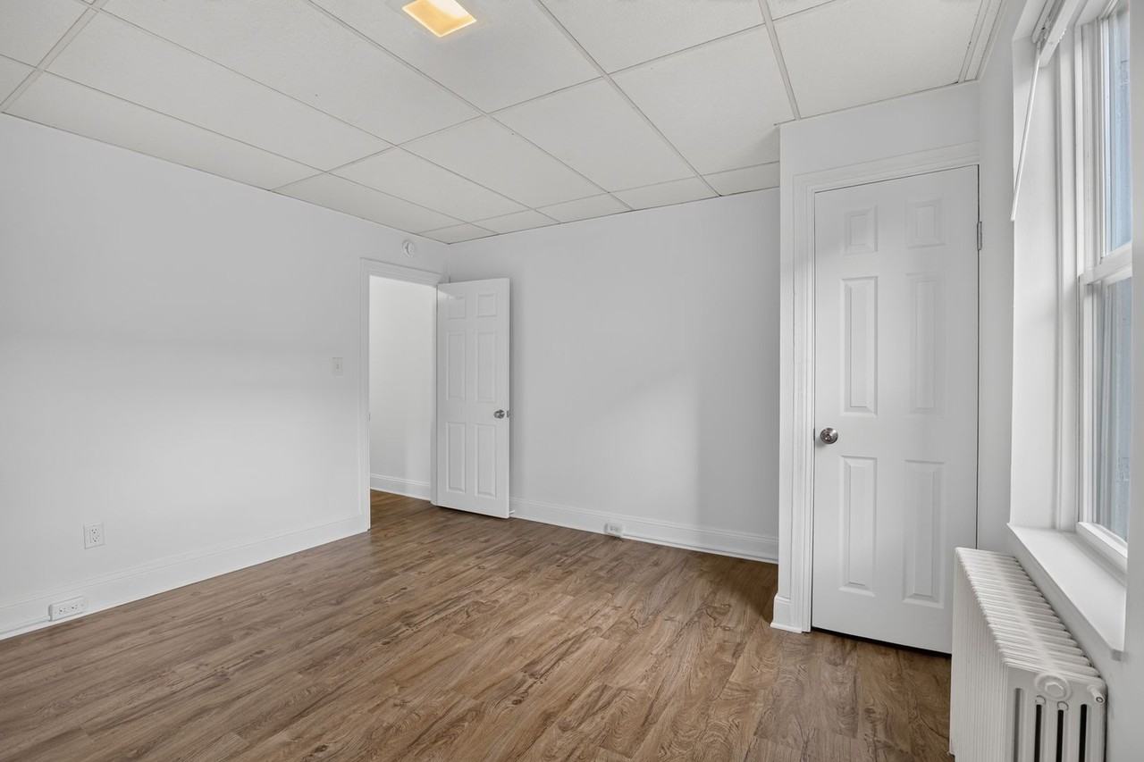 1020 W 8th St - Photo 6 of 15