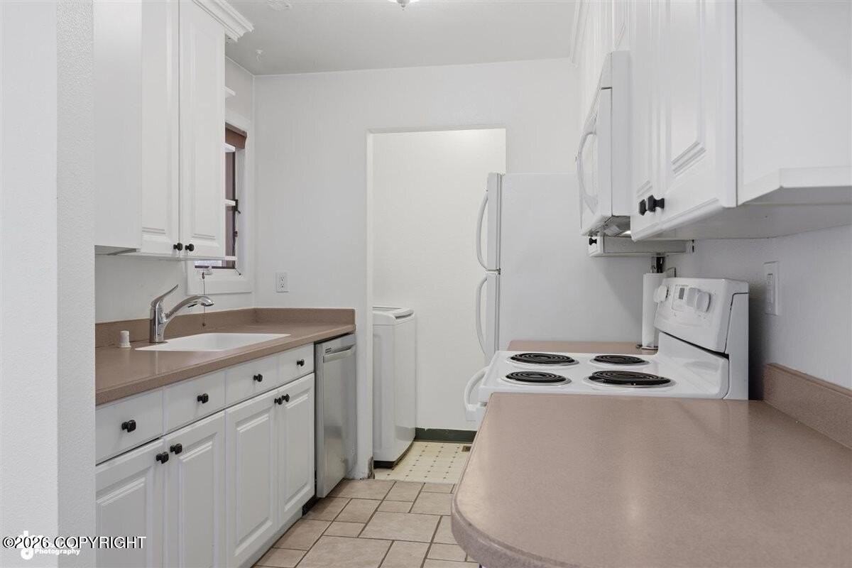 7230 Huntsman Cir #E - Photo 3 of 18