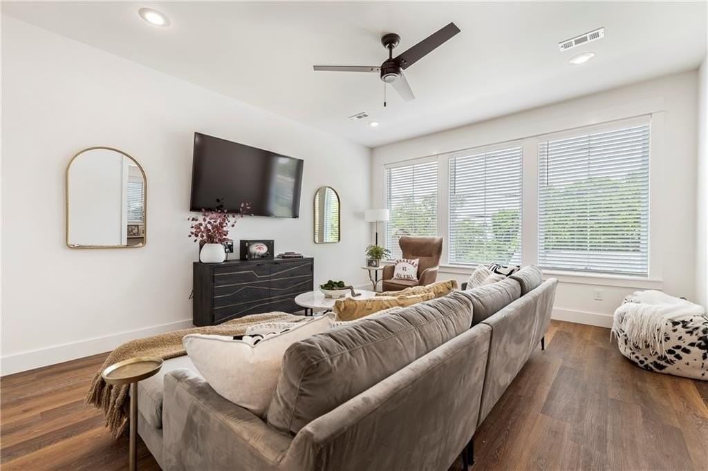 332 N Fletcher Ave - Photo 4 of 25
