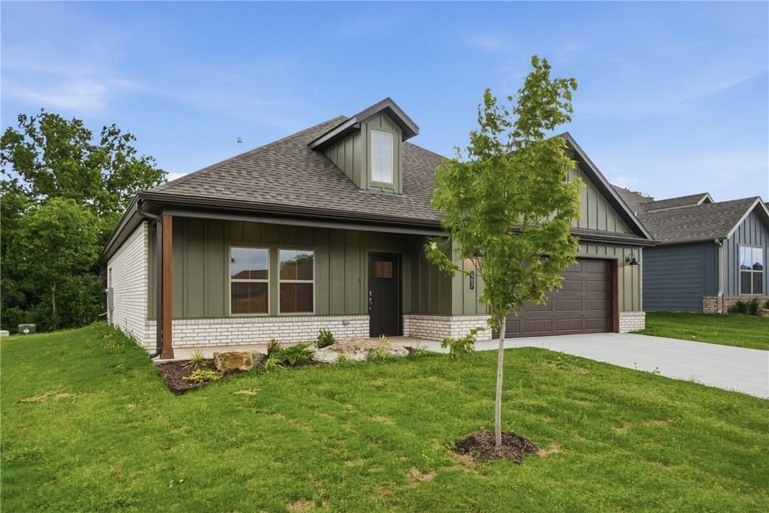 407 W Hondo St - Photo 2 of 33