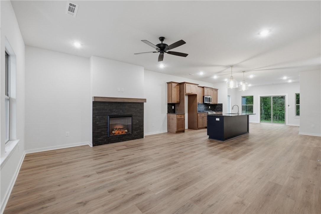 407 W Hondo St - Photo 6 of 33