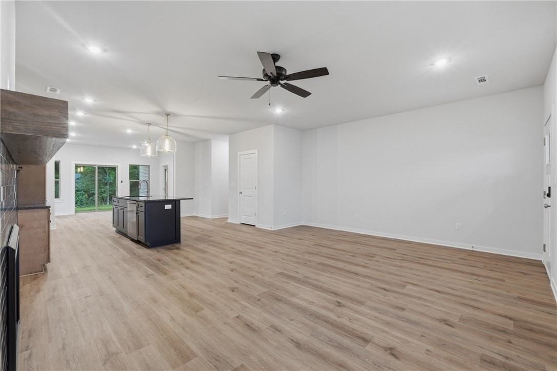407 W Hondo St - Photo 7 of 33