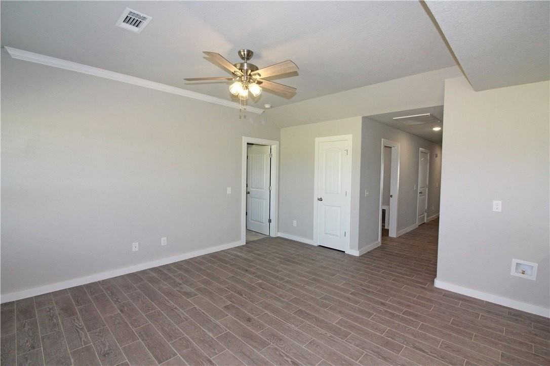 423 Barbet Dr - Photo 3 of 21