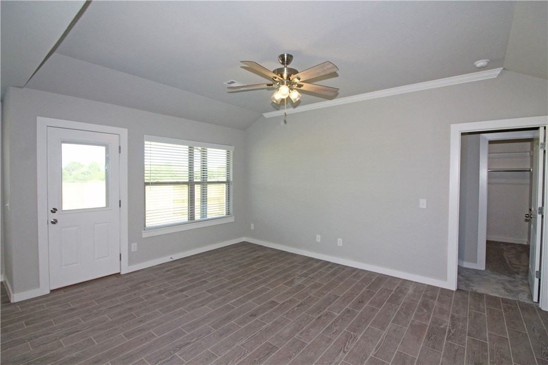 423 Barbet Dr - Photo 4 of 21