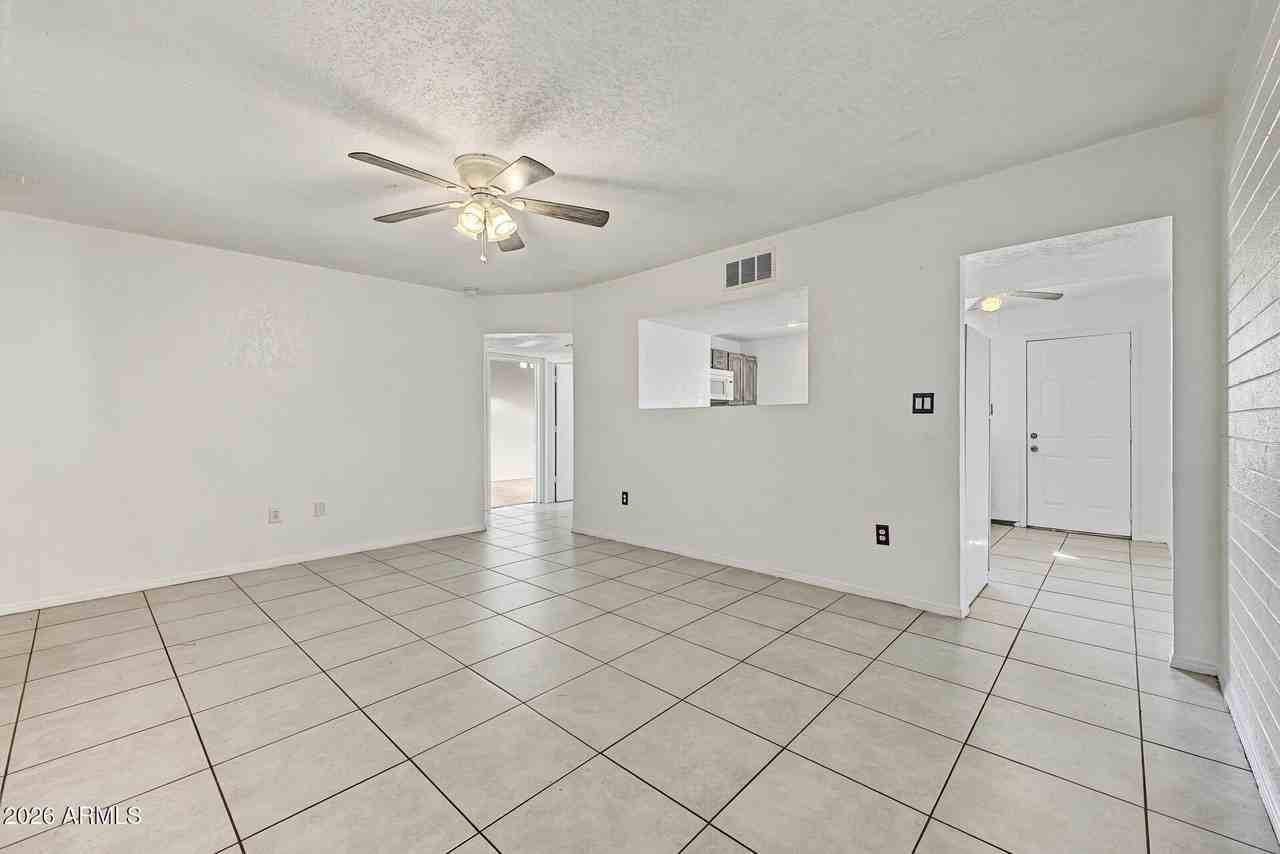 919 E Vineyard Rd - Photo 2 of 16