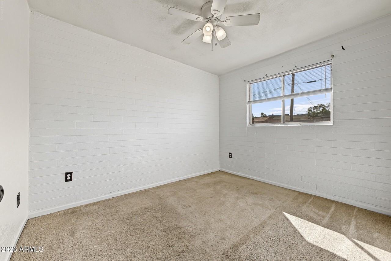 919 E Vineyard Rd - Photo 3 of 16