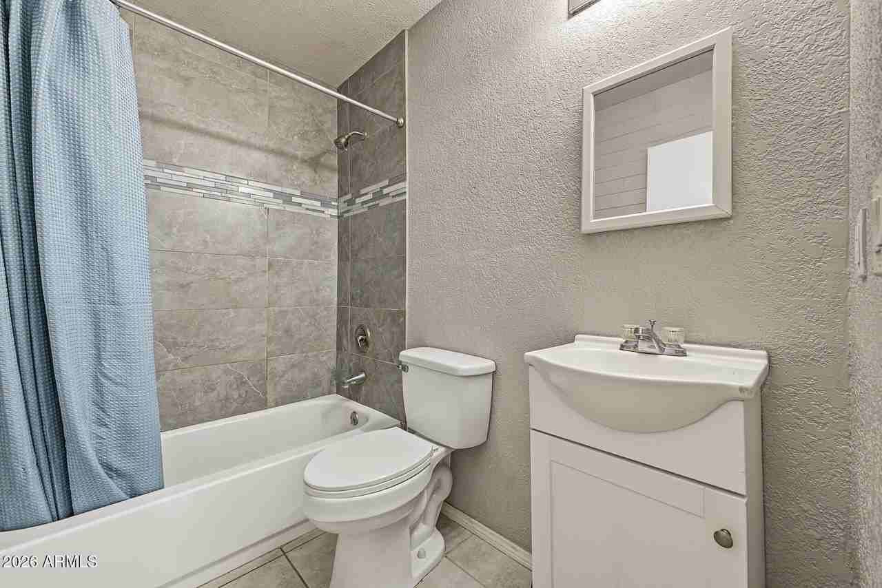 919 E Vineyard Rd - Photo 4 of 16