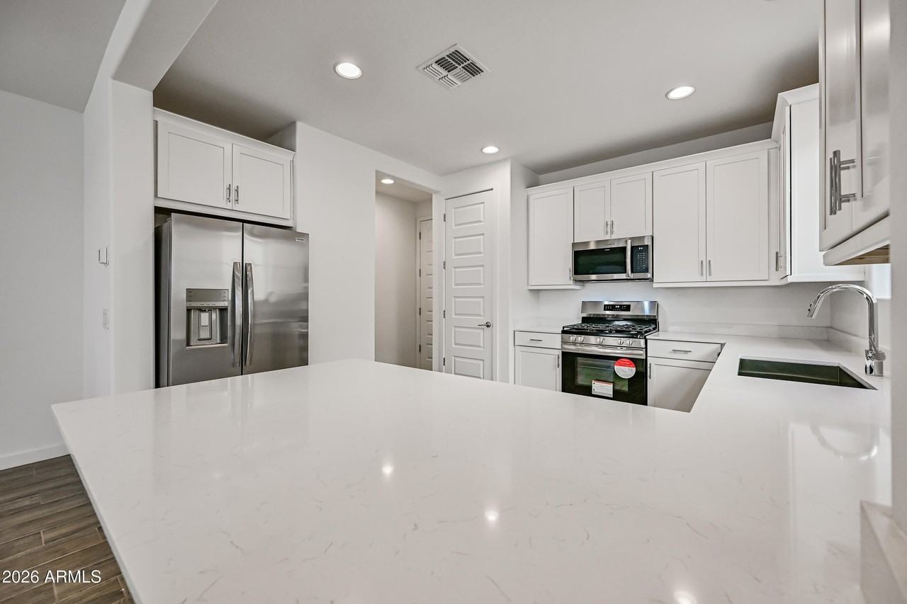 3338 S 82nd St - Photo 4 of 30