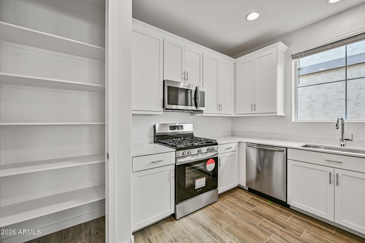 3338 S 82nd St - Photo 6 of 30